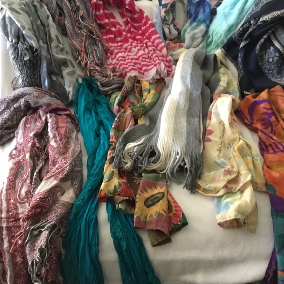 22 SCARVES! Various sizes, fabrics and styles! A complete Scarf Wardrobe! - Picture 8 of 10